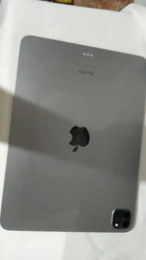 Apple iPad Pro 11 128 GB in Amman