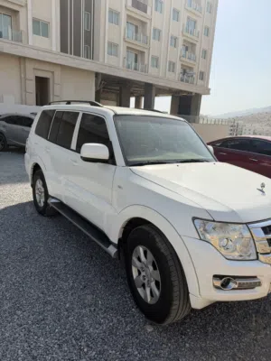 mitsubishi pajero 2016  white