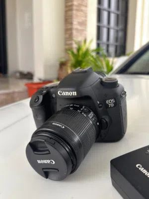 Canon EOS 7Dمع عدستين