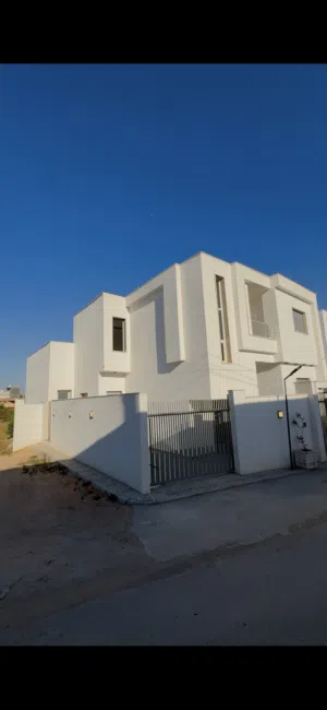 فيلا دورين فاخره تشطيب 2026 للبيع السراج