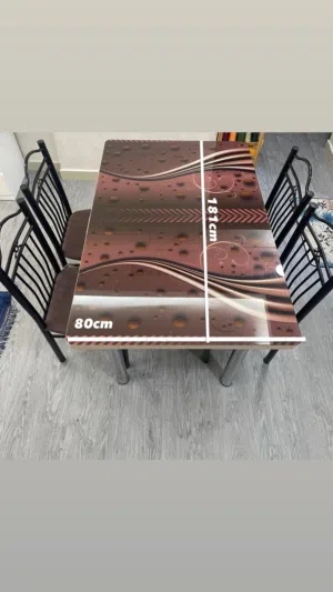 Dining table in good condition