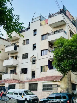 عمارة للبيع مكونه من 10 شقق في شارع الأردن مقابل مسجد عاصم بن ثابت منطقة الحداده