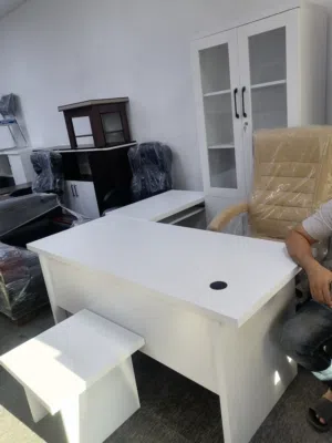 مكاتب موظفين +إدارية