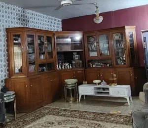 بوفيه ومكتبه