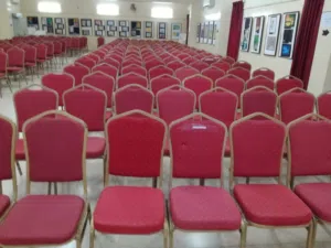 كراسي وطاولات للإيجار  Chairs and tables for rent