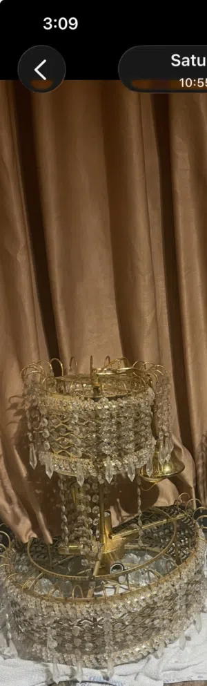 ثريات بحاله ممتازه للبيع