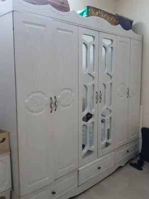 كنتور ست ابواب و ميز تواليت نظيف للبيع