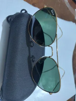 نظارة ريبان أفياتور أصلية (Ray-Ban Aviator RB3025) مستقطبة (Polarized) بحالة ممتازة للبيع.