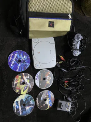 للبيع جهاز PlayStation PSone الأصلي (SCPH‐102)  نسخة PAL