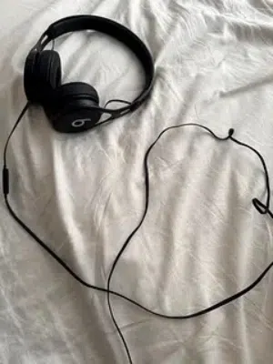 beats solo wired black
