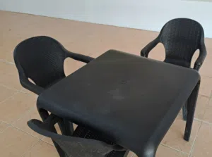 طاولات وكراسي