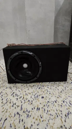 صب ووفر كينود (Kenwood Subwoofer) 12 إنش مع صندوق تفصيل بحالة ممتازة للبيع
