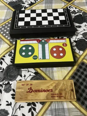 مجموعة ألعاب طاولة: الشطرنج واللودو وستة دومينو مزدوجة / Classic chess, Ludo & double 6 Domino set