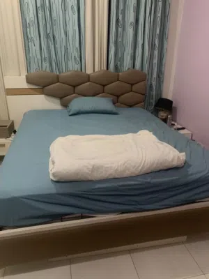 سرير كبير  كوين للبيع