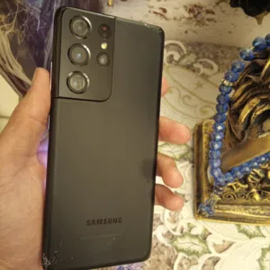 موجود سامسونج اس 21 الترا 5g للبدل على ايفون جهاز بحالة جيده