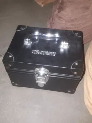 شنطة مكياج ماركة مكب فور ايفر الاصليه ضد حرارة حافظه المكياج وارد الامارات