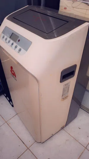للبيع مكيف نقال حاله ممتازه