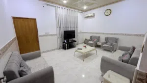 بيت في الهارثة مقابيل مدرسة الشهامة