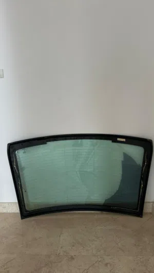 زجاج E350 اصلي اللي راكب معا السياره 4 جانبيات وخلفي بسعر 1100د