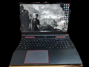 لابتوب قيمنق للبيع مع حسابين ستيم