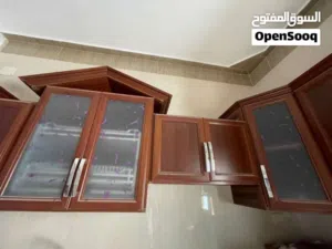 دولاب مطبخ الومنسوم خشبي بحالة ممتازة