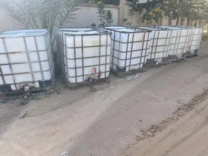 خزازين الف لتر نطاف كانو فيهم صابون وراكينه