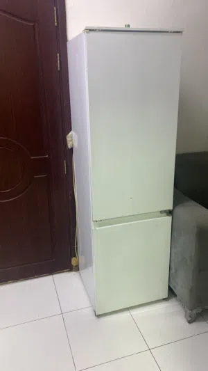 ثلاجة بحالة ممتازة للبيع بغرض السفر