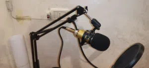 ميكروفون كوندنسر مع حمالة BM800 بحال الجديد ......