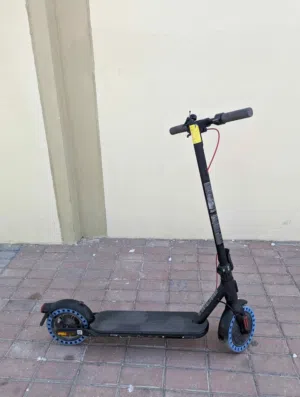 In good condition. Original charger with paperwork (brand new wheels) Range: 28/30 kilometers per