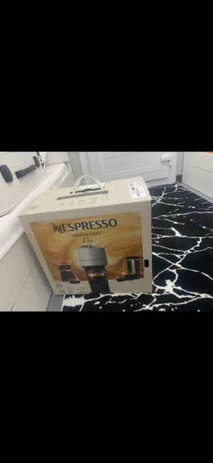 ماكينة قهوة نسبريسو ENV120.GYAE فيرتو  سن سان ستيل نكست مع خفاقة حليب من نسبريسو.