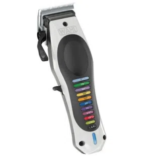 هذه هي مجموعة ماكينة حلاقة الشعر Wahl Cordless Color Pro التي تتميز بأمشاط ملونة لسهولة التعرف على ا