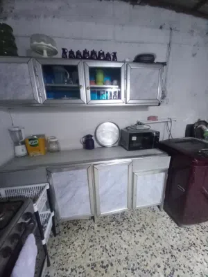 كاونتر المنيوم مستعمل 4 ابواب 3 قطع ب200 وبيه مجال للاستفسار للاتصال على الواتساب