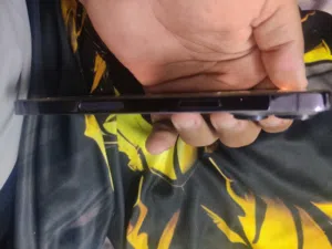ايفون شبه جديد مافي اي شي ولا خدوش