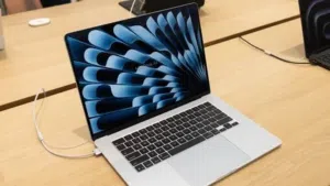ماك بوك Air حجم 15 بوصة 256 جيبي 8 جيبي رام معالج M3 للبيع