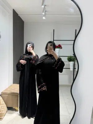 عباية الورد الاحمر