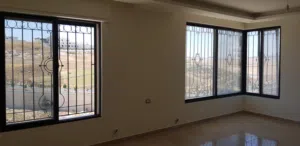 من المالك مباشرة- ضاحية المهندسين و الاطباء - ربوة عبدون - شقة طابق 2 طابقية 3غرف و 3 حمامات - 200م