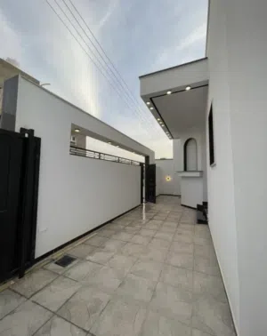 258 m2 5 Bedrooms Villa for Sale in Tripoli Ain Zara