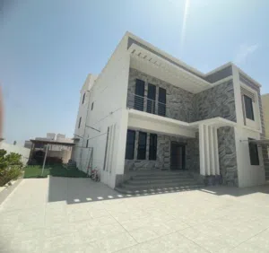 فيلا استثمارية راقية مقابل كلية عمان لطب الأسنان مباشرة