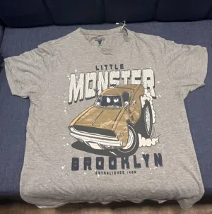 للبيع فنايل حجم وسط نظيفه ب 500 فلس