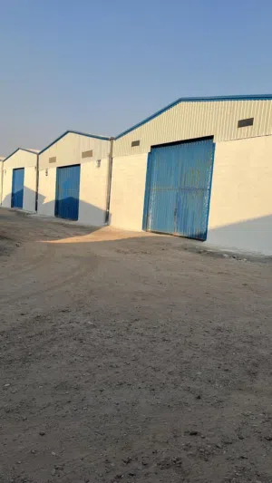 مخازن للايجار ( نظام الجملون ) مع ساحة كبيرة للايجار