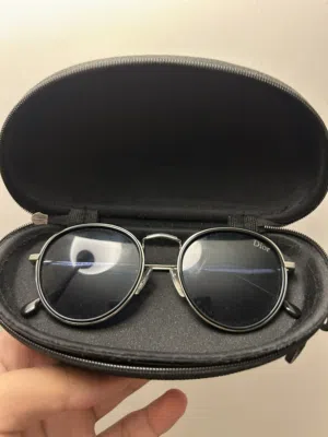 نظارات من ماركة DIOR اصلية استخدام نظيف جدا و خفيف و بدون خدوش