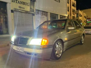 مرسيدس  موديل 1994    السياره وكاله      غرفه جديده     كوشوك جديد     دهان جديد    فتحت سقف جديد