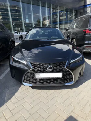 2024 lexus IS300h للبيع