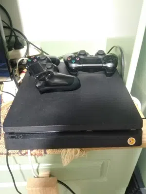 بليستيشن4 مع جميع ملحقاته