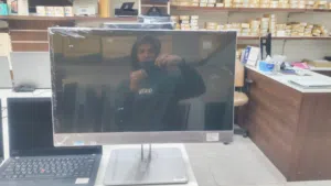 25" HP monitors for sale in Hawally