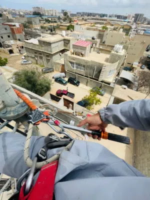 فني تركيب وصيانة ابراج اتصالات والتغطية خبرة ميدانية في مجال التركيب والصيانة