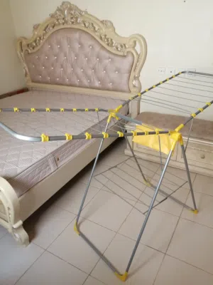 غرفة نوم كاملة سرير كبير 2متر *2 متر بالمرتبة مع الراحة والكومدين وجلسة ودولاب كبير 3 متر