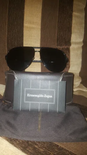 نظارة ماركة Zegna اصليه من الإمارات يوجد بقعه على. العدسه