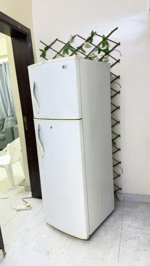 ثلاجه بحاله جيده تبريد ممتاز جدا