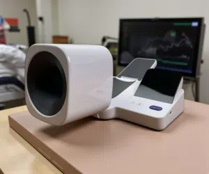 قياس ضغط الدم الانقباضي والانبساطي ومعدل نبضات القلب بدقة عالية